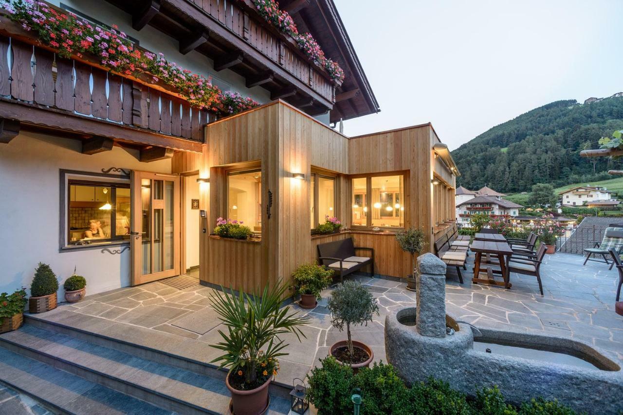 Garni Pramstrahler Hotell Klausen Exteriör bild